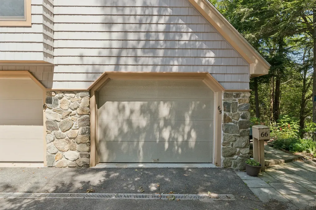 65 Hunter Place Cape Elizabeth ME 04107