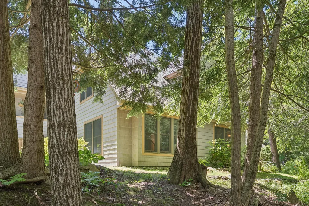 65 Hunter Place Cape Elizabeth ME 04107