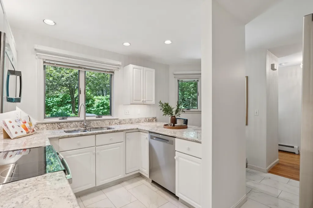 65 Hunter Place Cape Elizabeth ME 04107