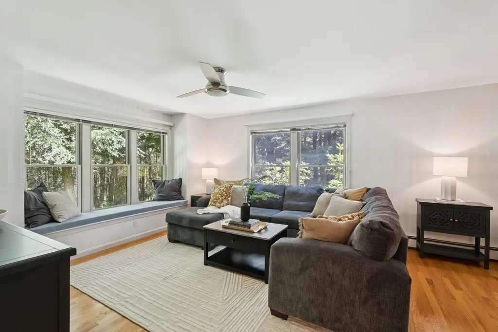 65 Hunter Place Cape Elizabeth ME 04107