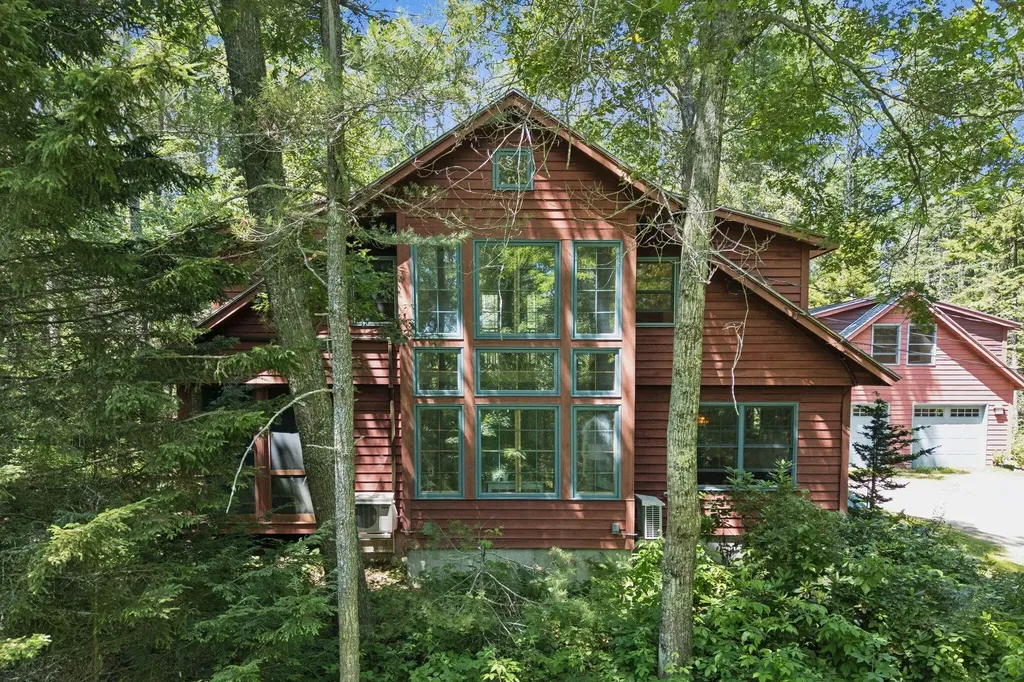 13 Eggemoggin Way Harpswell ME 04079