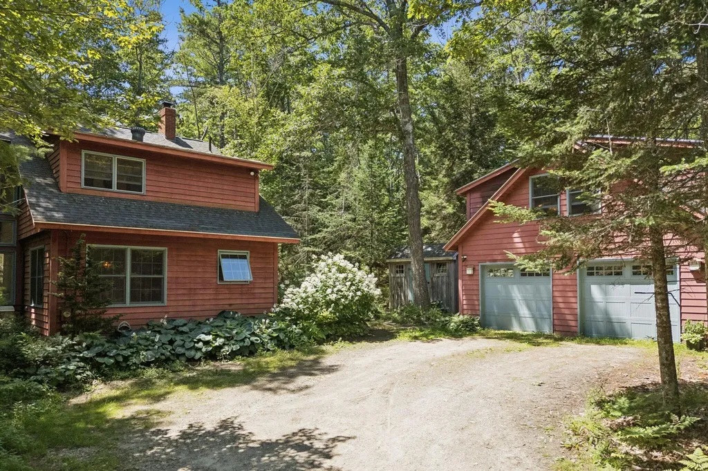 13 Eggemoggin Way Harpswell ME 04079