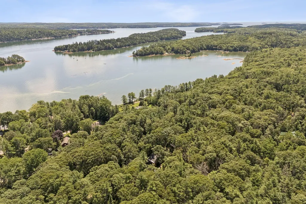 13 Eggemoggin Way Harpswell ME 04079