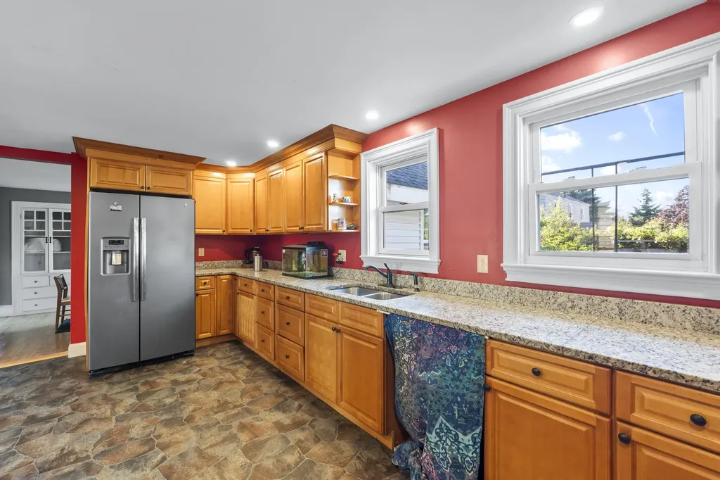 338 Ocean Street South Portland ME 04106