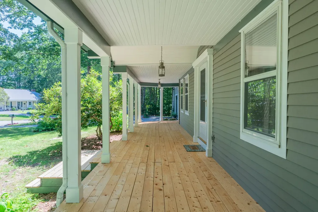 20 Stonecrest Drive Falmouth ME 04105