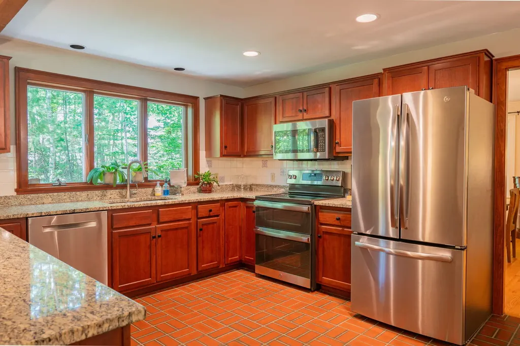 20 Stonecrest Drive Falmouth ME 04105