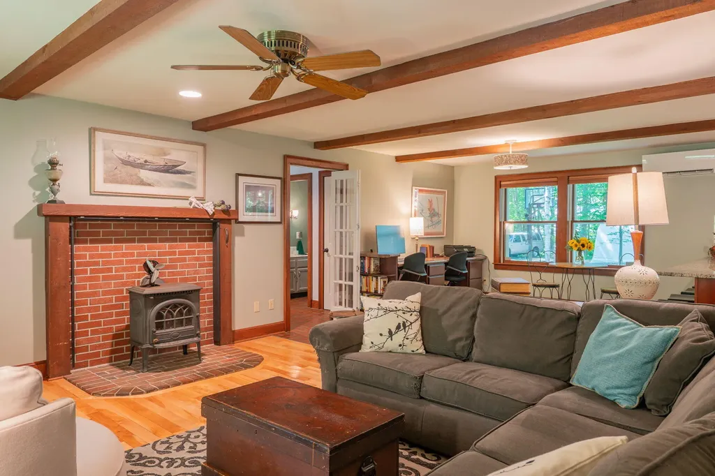 20 Stonecrest Drive Falmouth ME 04105