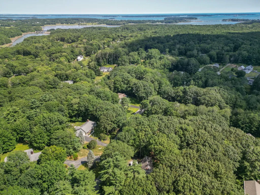 20 Stonecrest Drive Falmouth ME 04105
