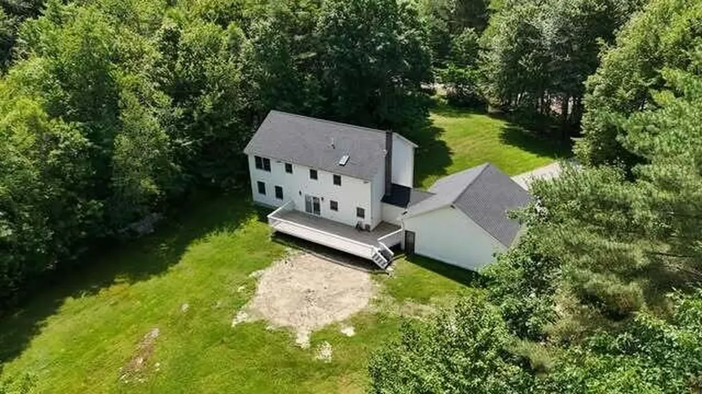 60 Vickery Road Auburn ME 04210