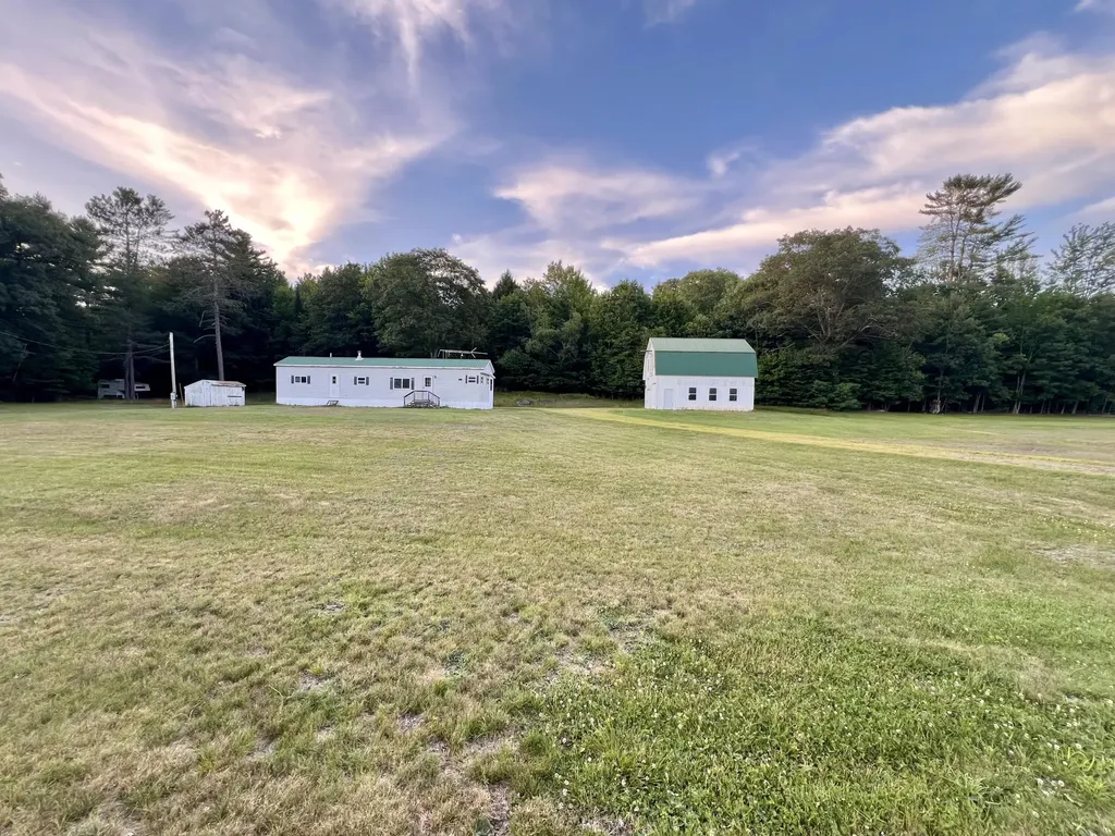 27 Plains Road Oxford ME 04270