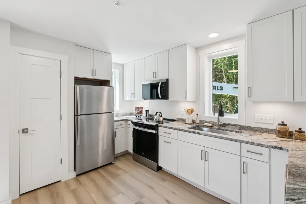 17 Cedar Bend Boothbay ME 04537