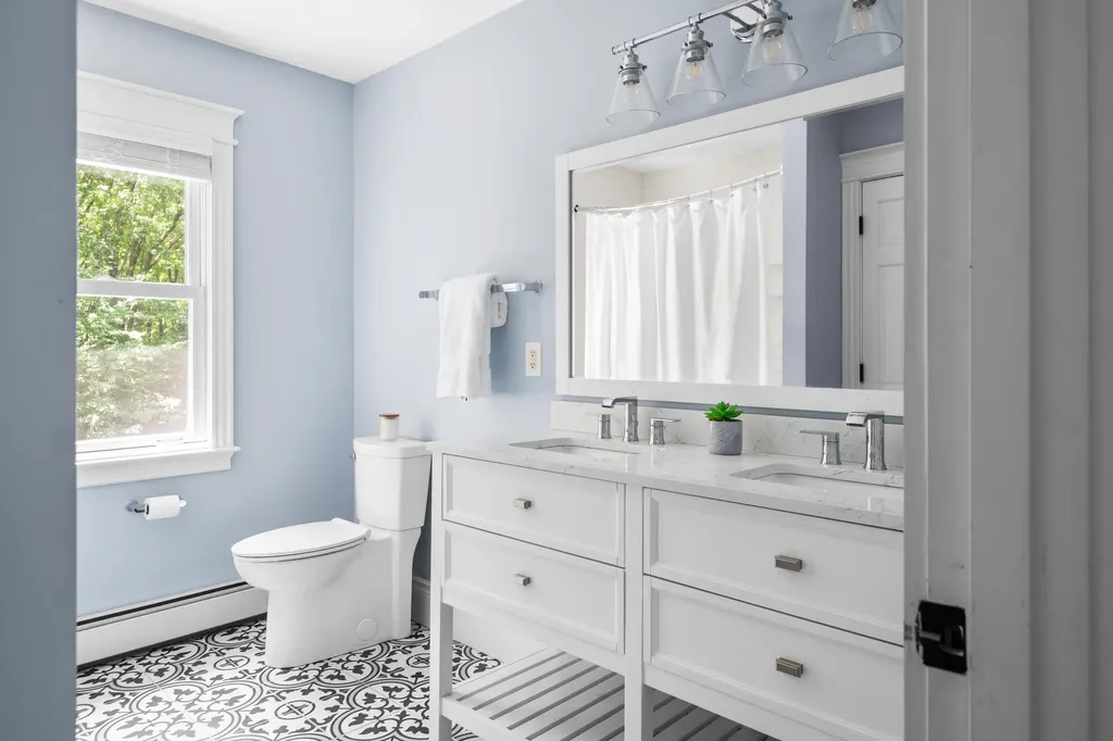 15 Goldenrod Lane Falmouth ME 04105