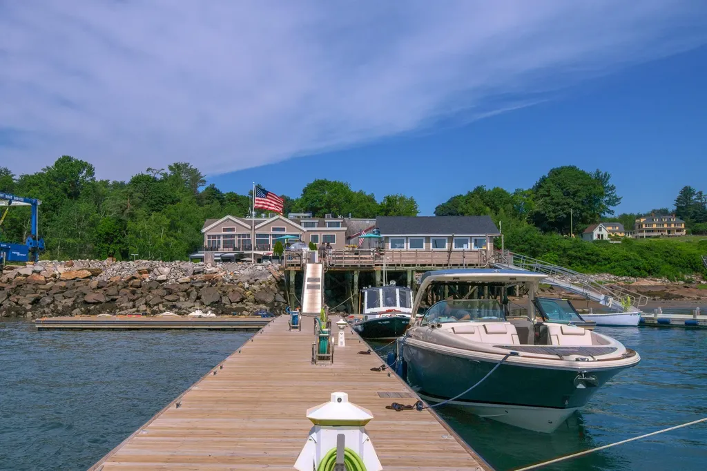 15 Goldenrod Lane Falmouth ME 04105