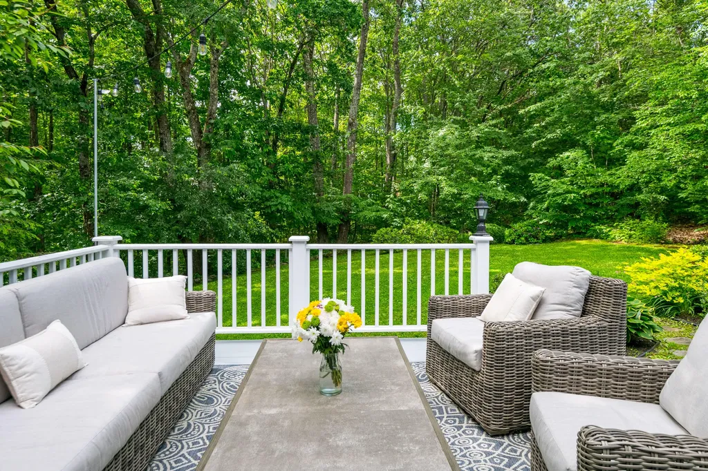 15 Goldenrod Lane Falmouth ME 04105