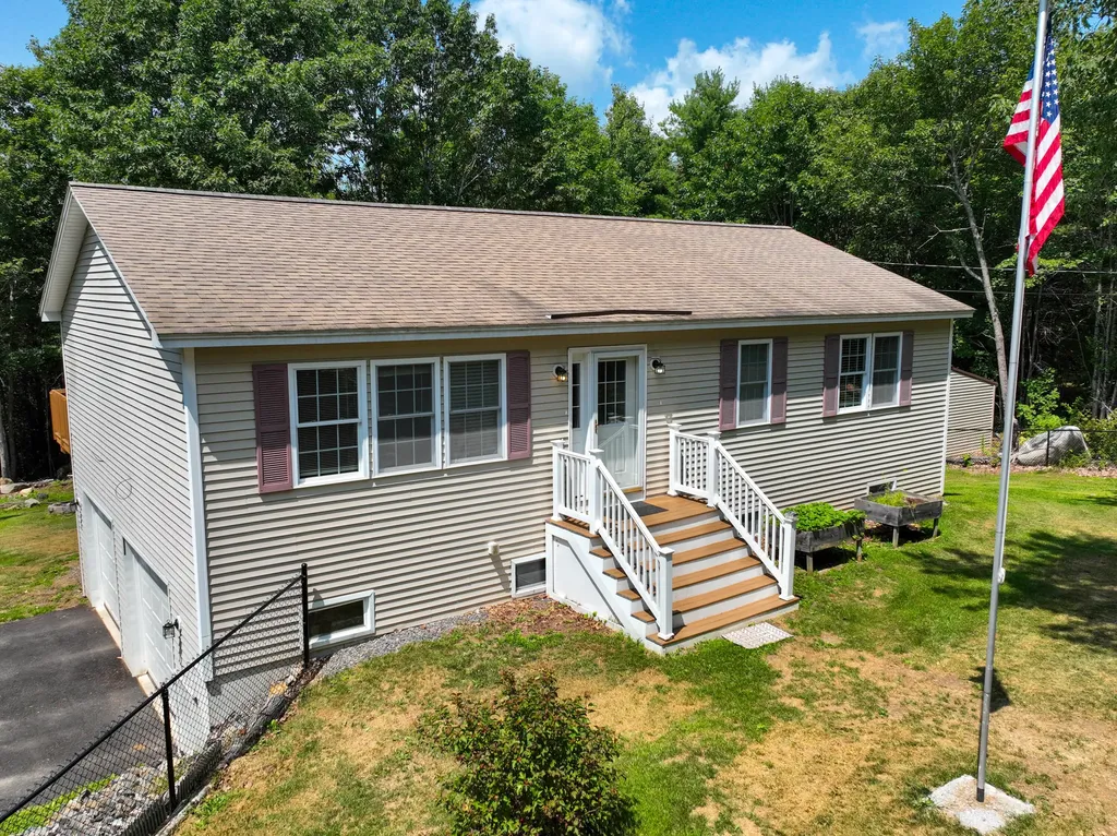 88 Hillcrest Drive Extension Chelsea ME 04330