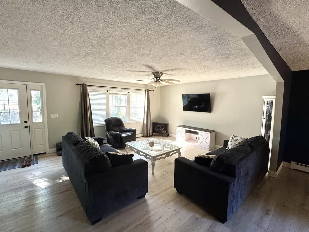 88 Hillcrest Drive Extension Chelsea ME 04330