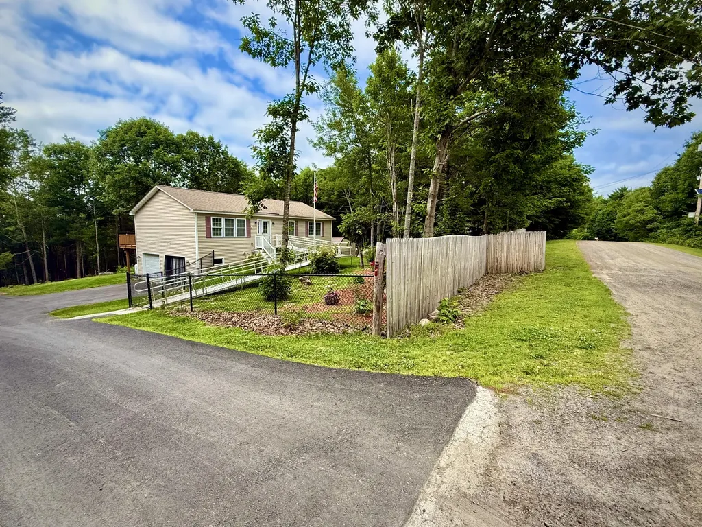 88 Hillcrest Drive Extension Chelsea ME 04330
