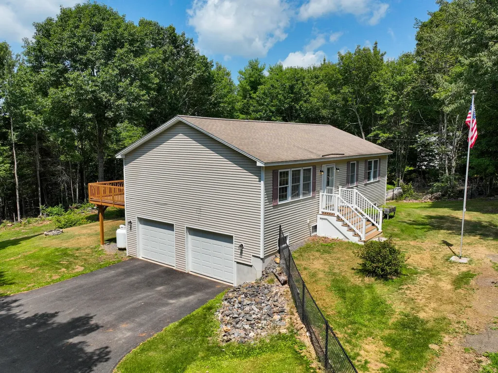 88 Hillcrest Drive Extension Chelsea ME 04330