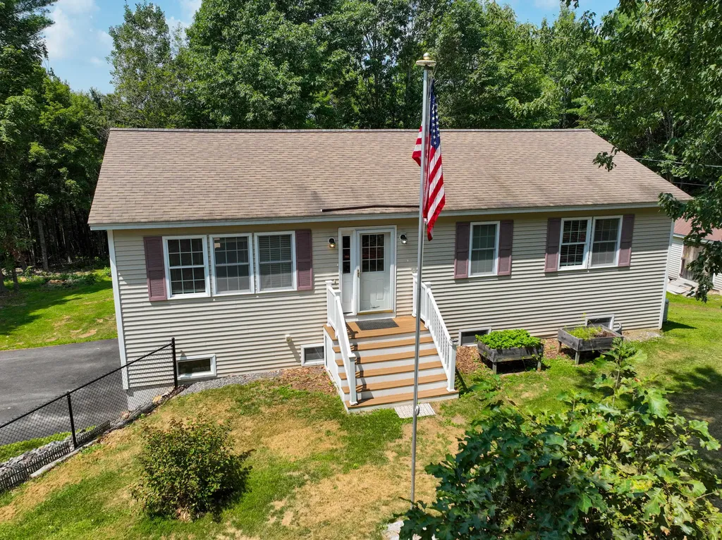88 Hillcrest Drive Extension Chelsea ME 04330