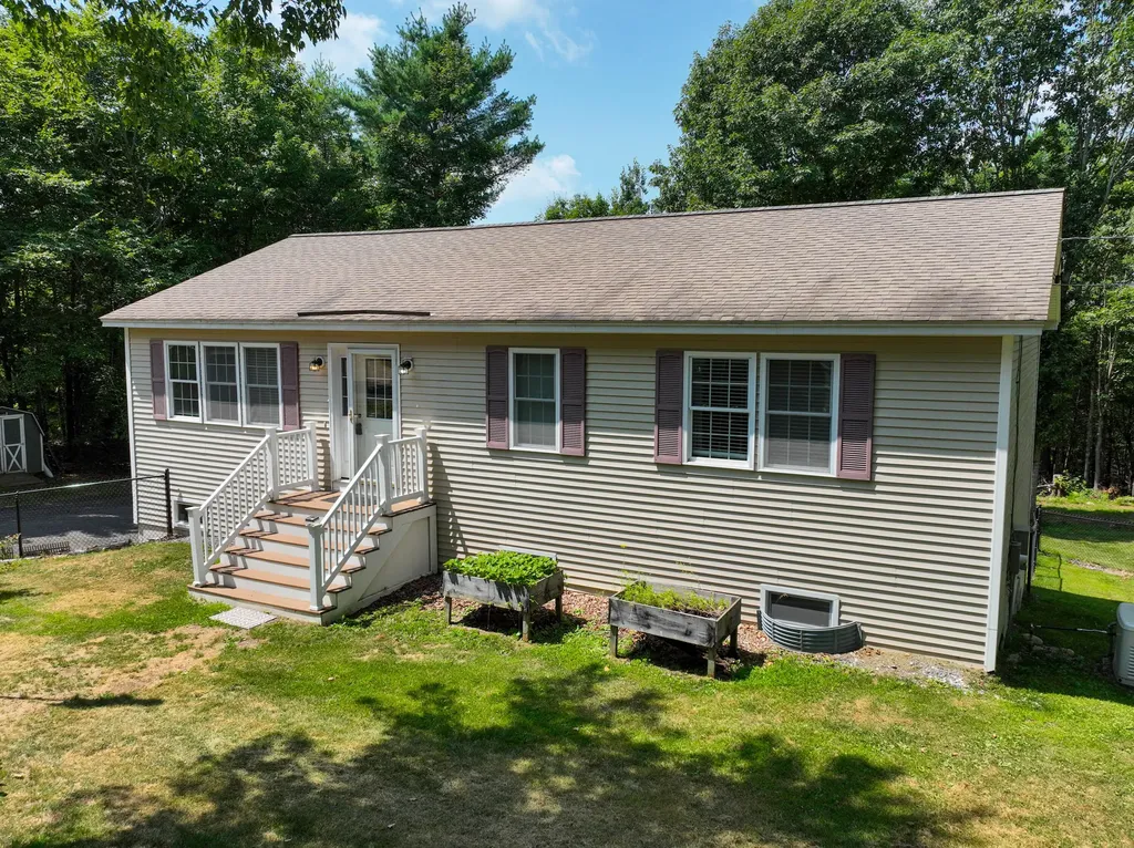 88 Hillcrest Drive Extension Chelsea ME 04330