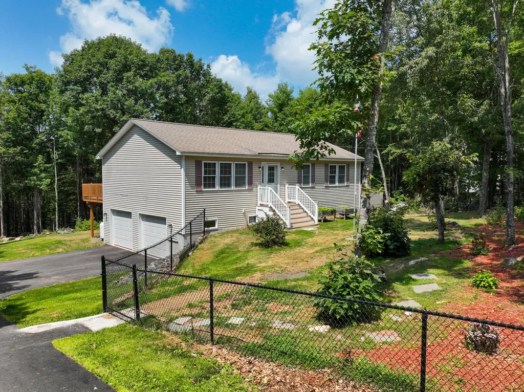 88 Hillcrest Drive Extension Chelsea ME 04330