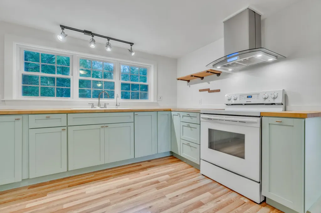 8 Siena Way Eliot ME 03903