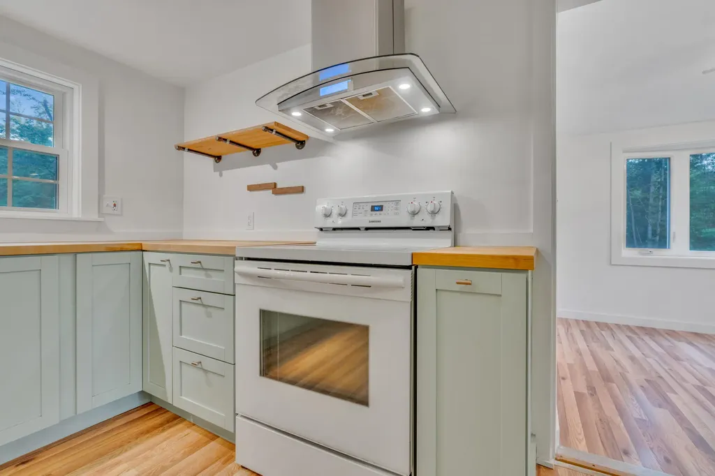 8 Siena Way Eliot ME 03903