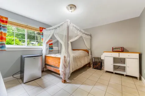 9 Hemlock Hill Road Edgecomb ME 04556