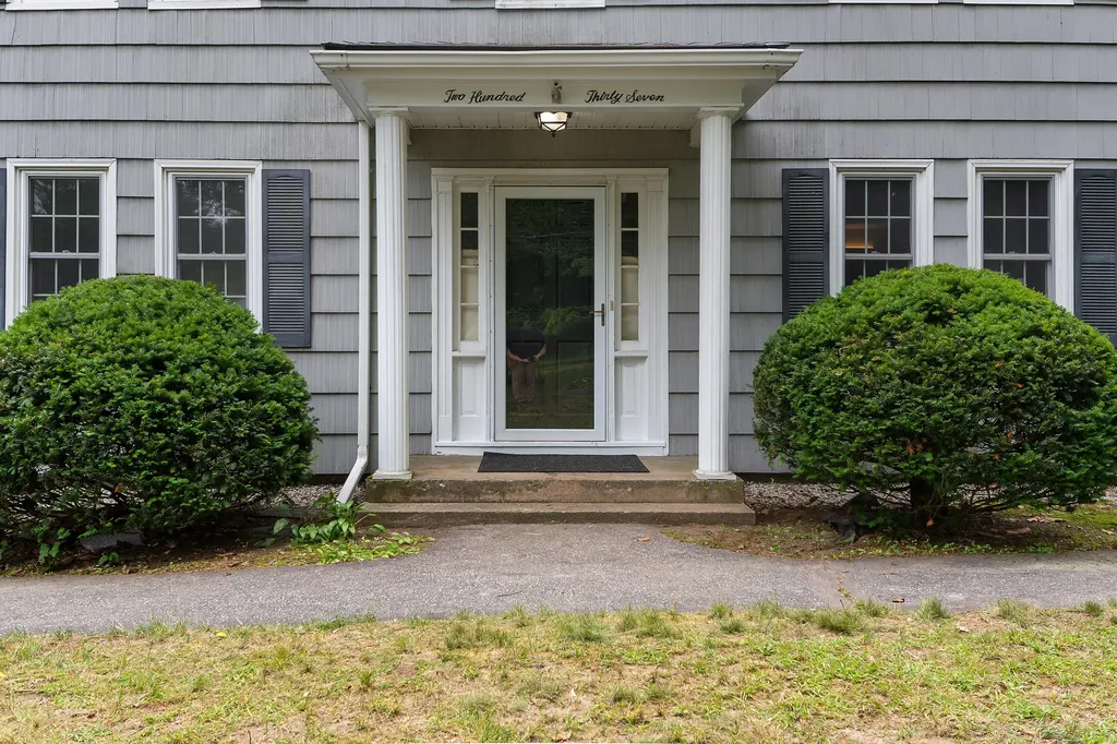 237 Pleasant Street Lewiston ME 04240