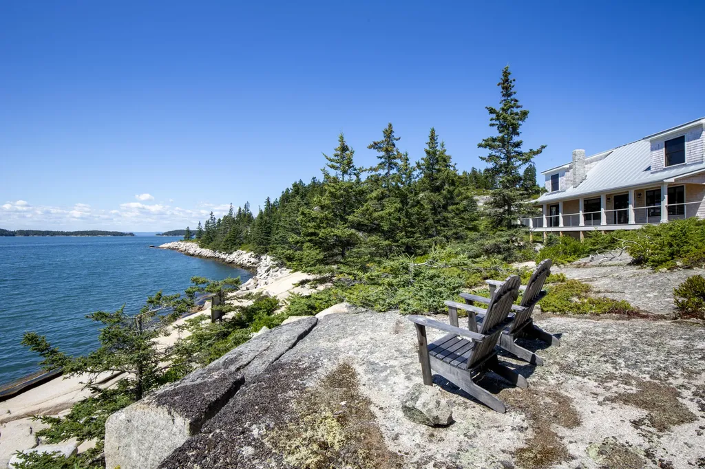 86 City Point Road Vinalhaven ME 04863