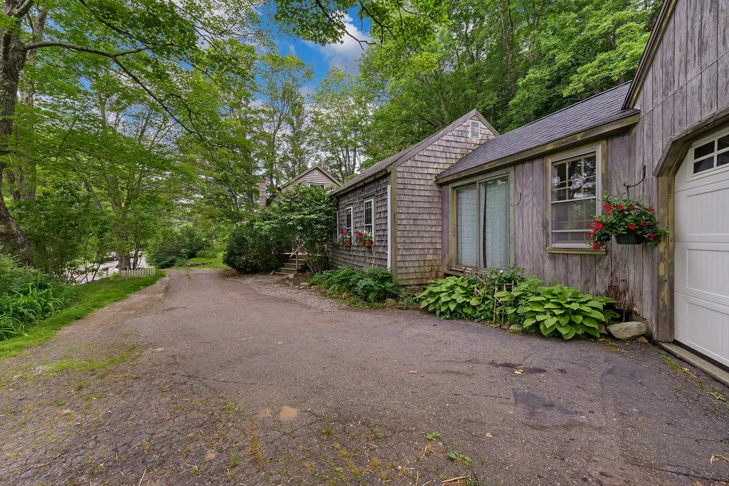 131 River Road Newcastle ME 04553