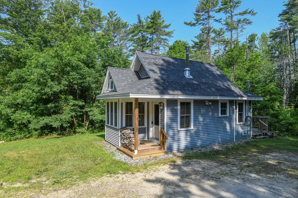 16 Dawes Hill Road Harrison ME 04040