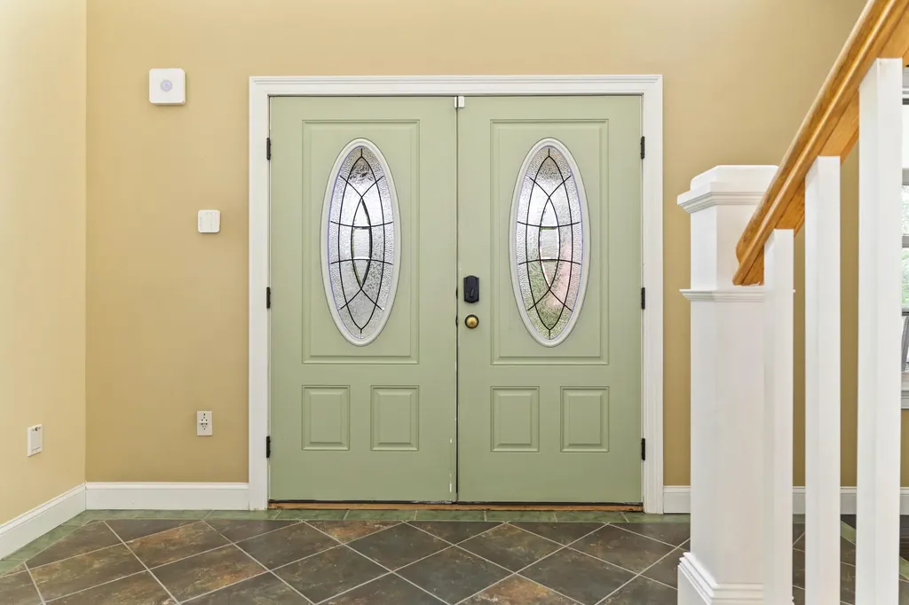 25 Amos Court Lewiston ME 04240