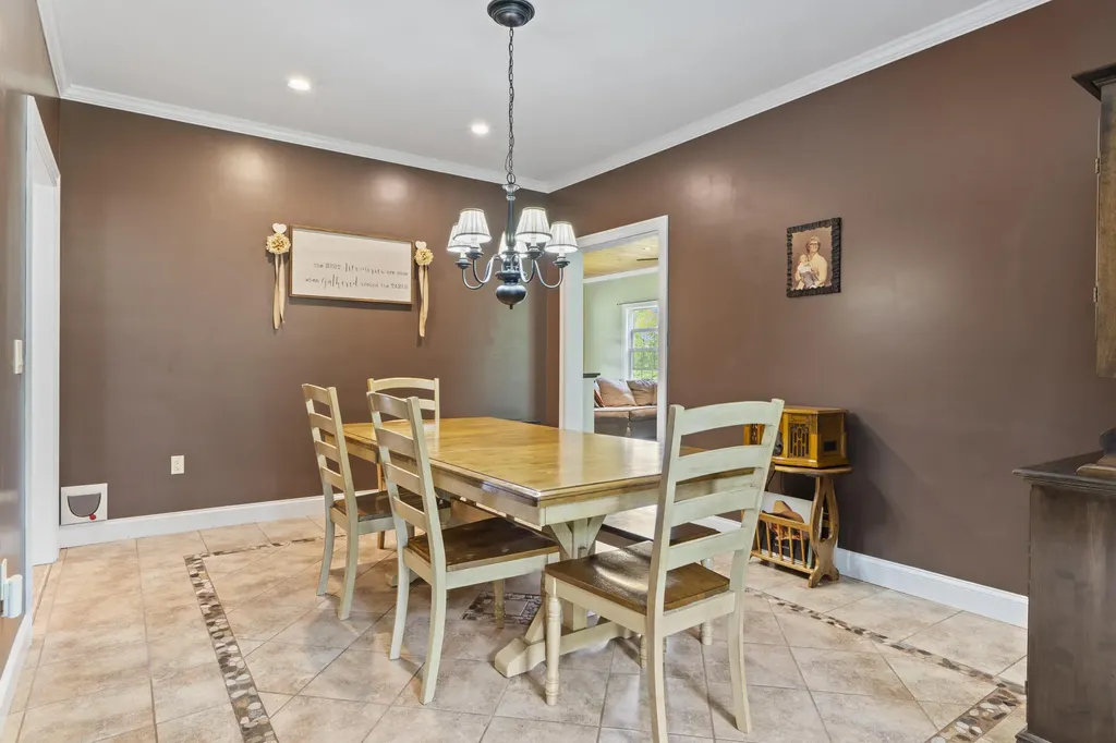25 Amos Court Lewiston ME 04240