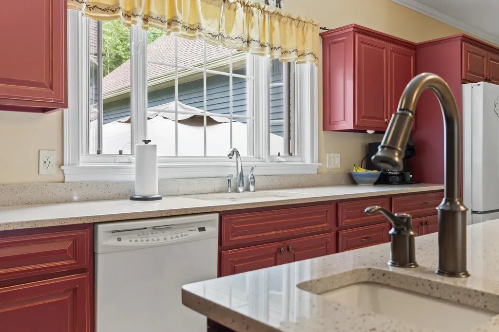 25 Amos Court Lewiston ME 04240