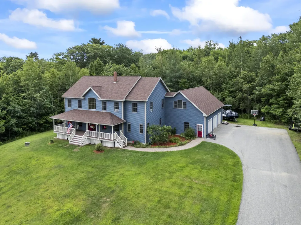 25 Amos Court Lewiston ME 04240