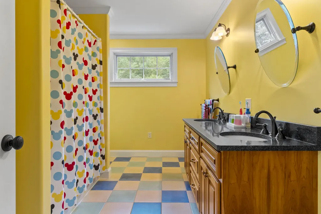 25 Amos Court Lewiston ME 04240