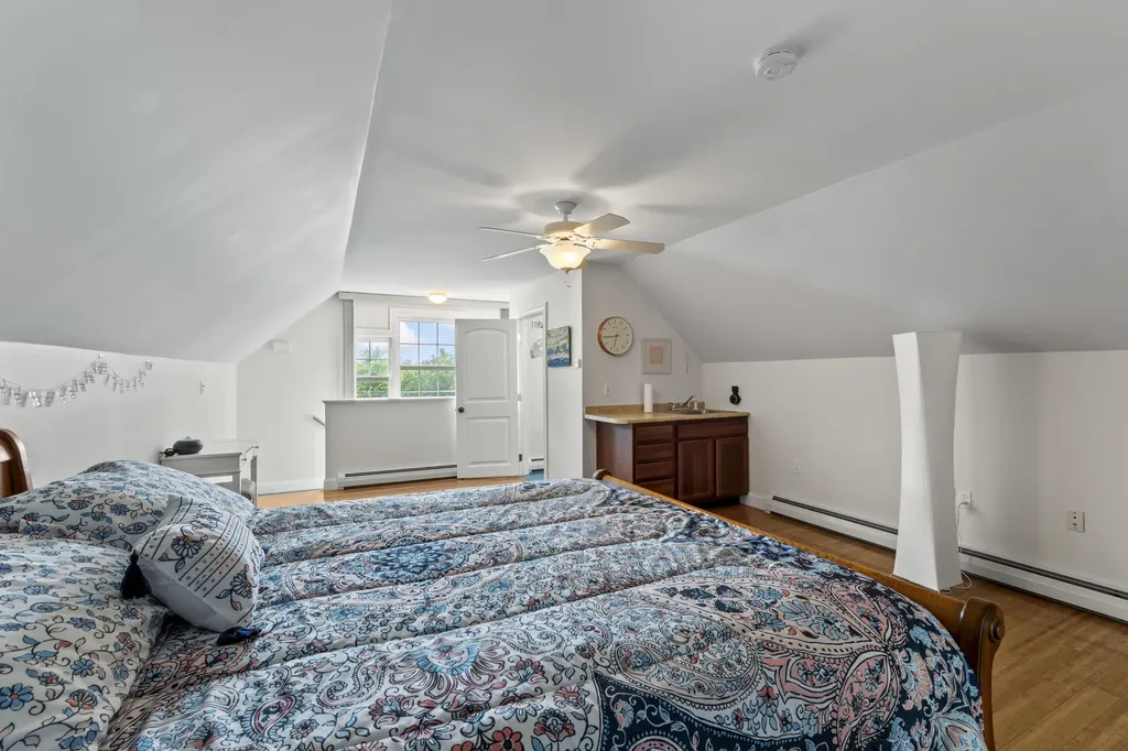 25 Amos Court Lewiston ME 04240