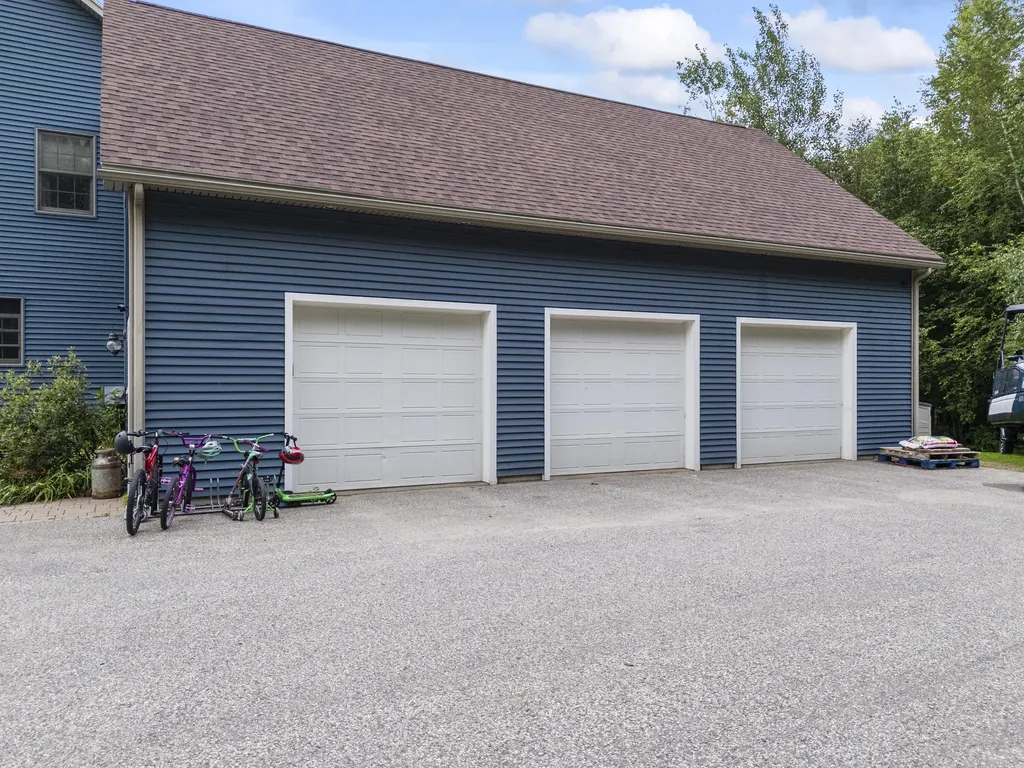 25 Amos Court Lewiston ME 04240