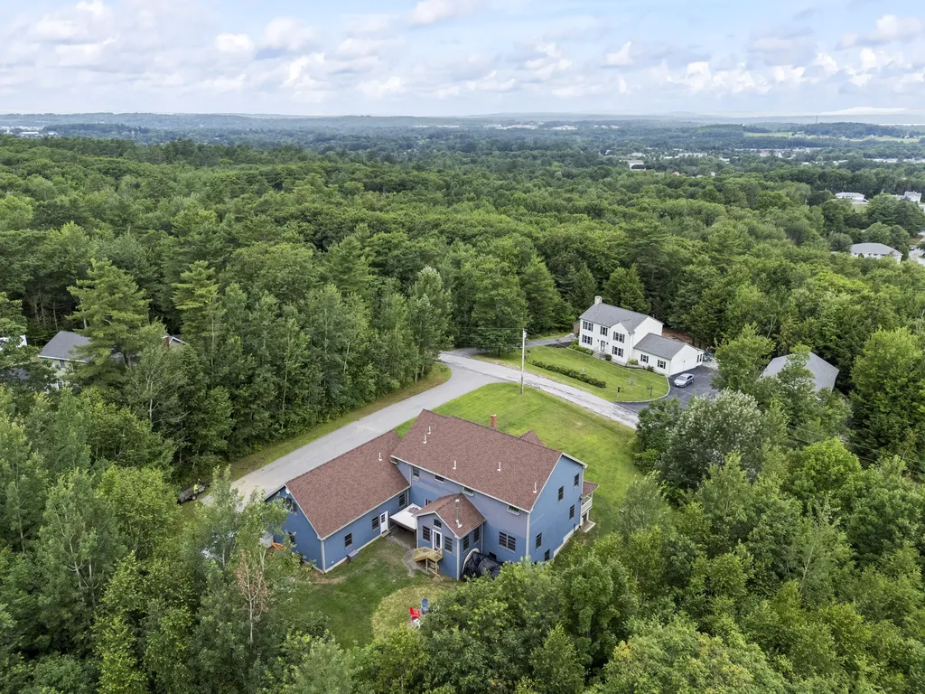 25 Amos Court Lewiston ME 04240
