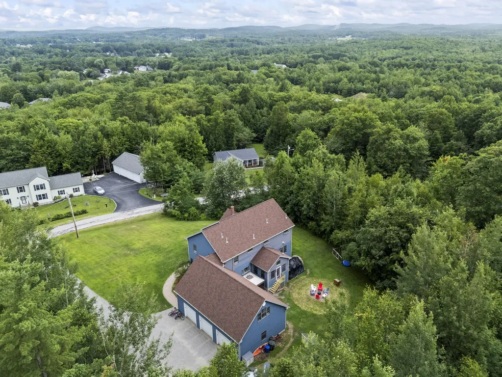 25 Amos Court Lewiston ME 04240