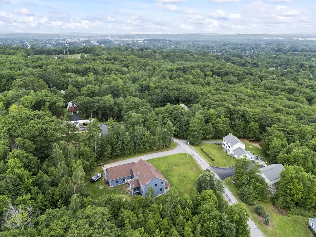 25 Amos Court Lewiston ME 04240