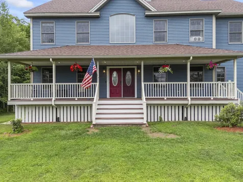 25 Amos Court Lewiston ME 04240