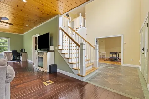 25 Amos Court Lewiston ME 04240
