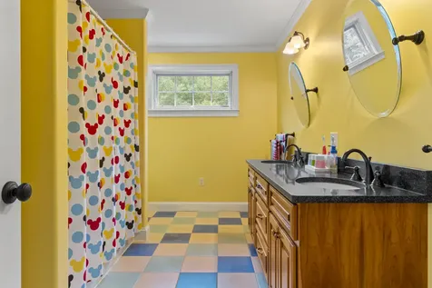 25 Amos Court Lewiston ME 04240