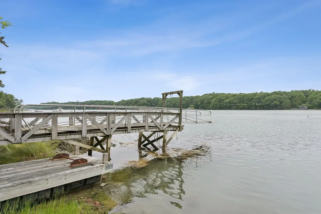 24 Moose Alley Harpswell ME 04079