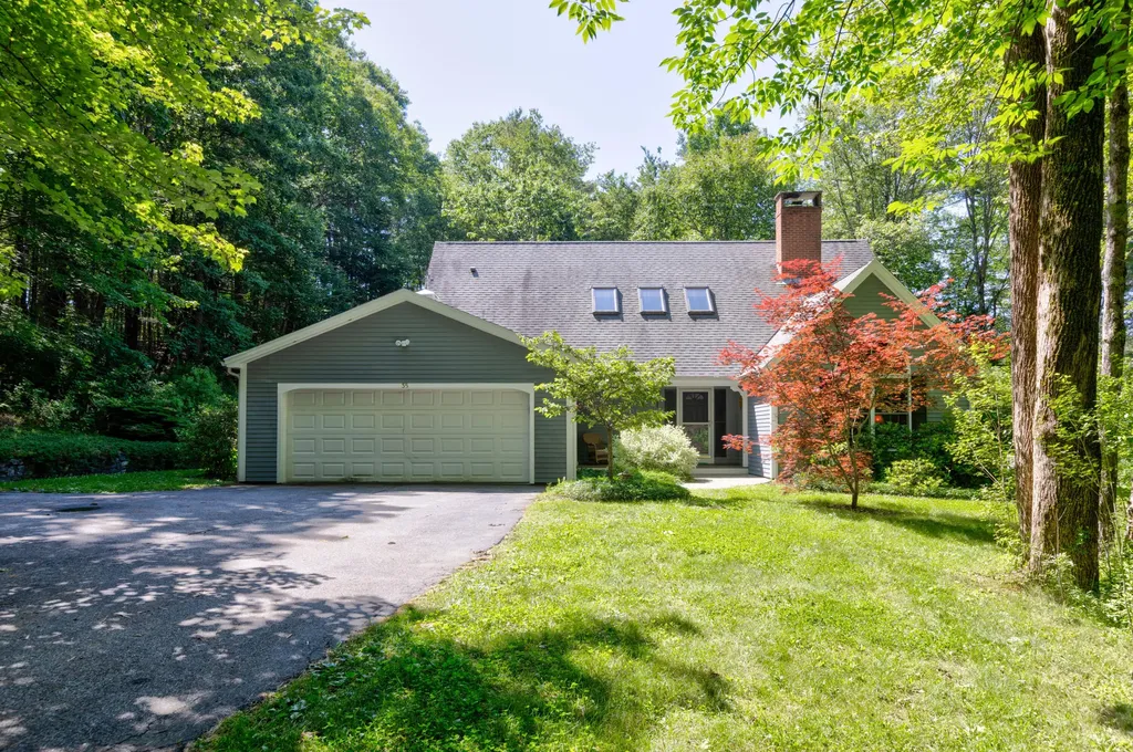 35 Schooner Ridge Road Cumberland ME 04110
