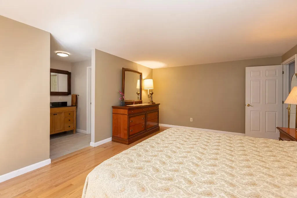 35 Schooner Ridge Road Cumberland ME 04110