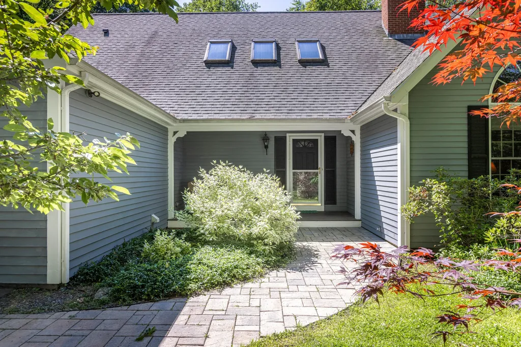 35 Schooner Ridge Road Cumberland ME 04110