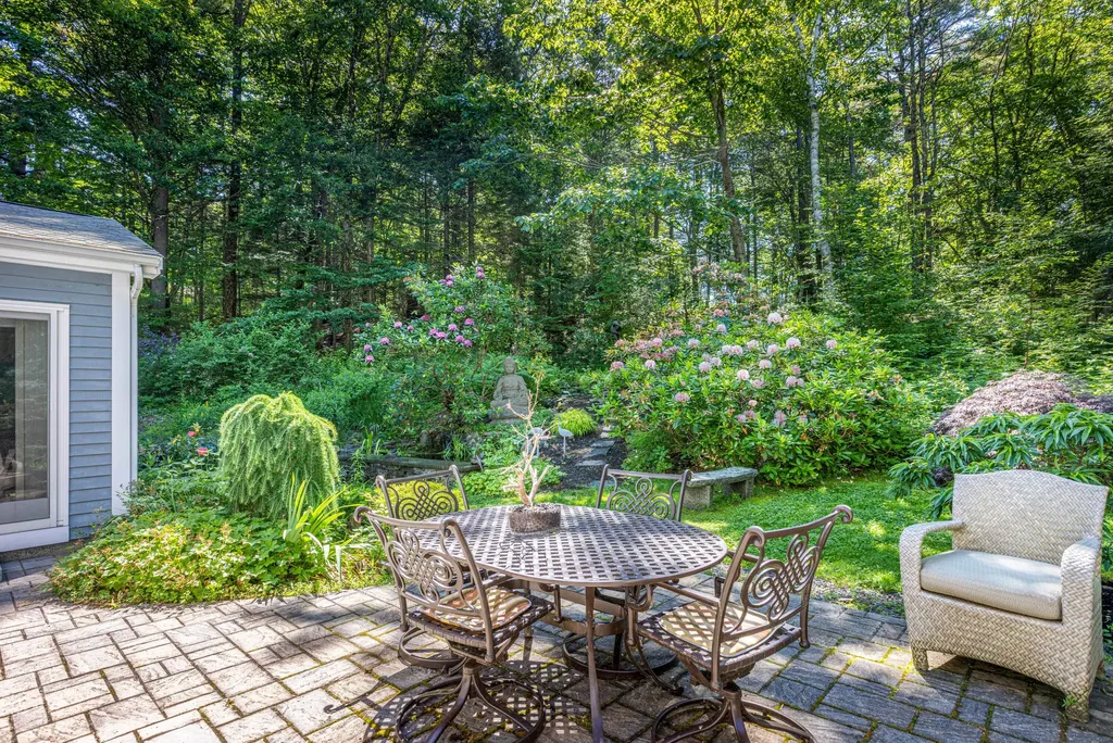 35 Schooner Ridge Road Cumberland ME 04110